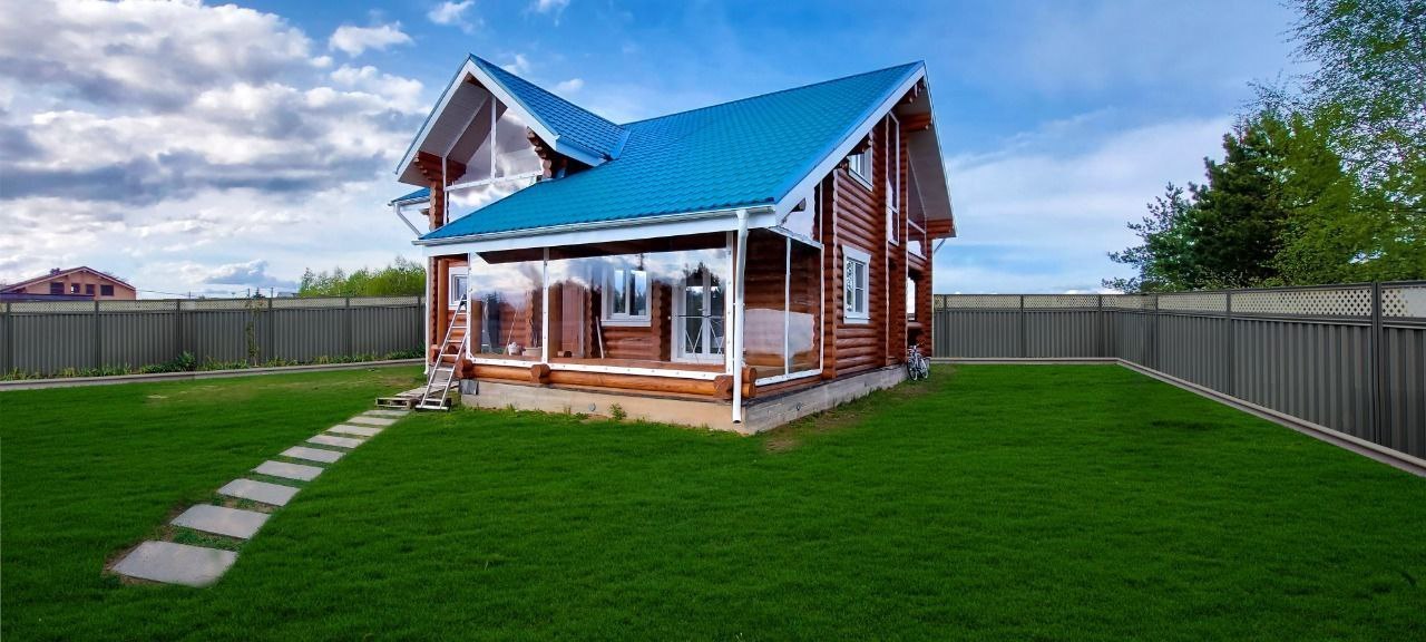 Мягкие окна на веранде загородного дома в Белой Берёзке